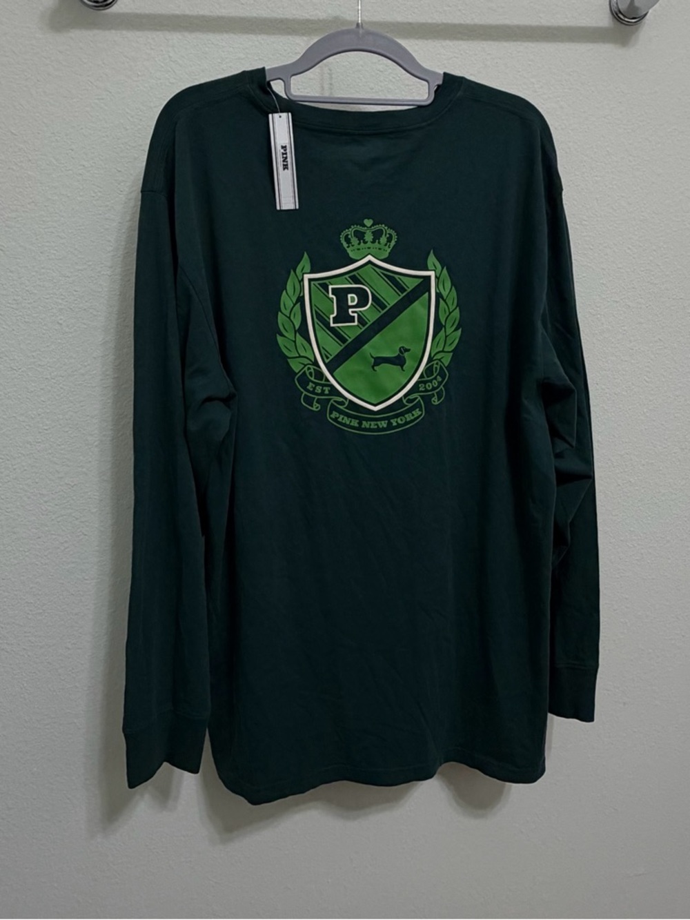 PINK Victoria's Secret Forest Green Long-Sleeve Crest Graphic Tee - Picture 5 of 10